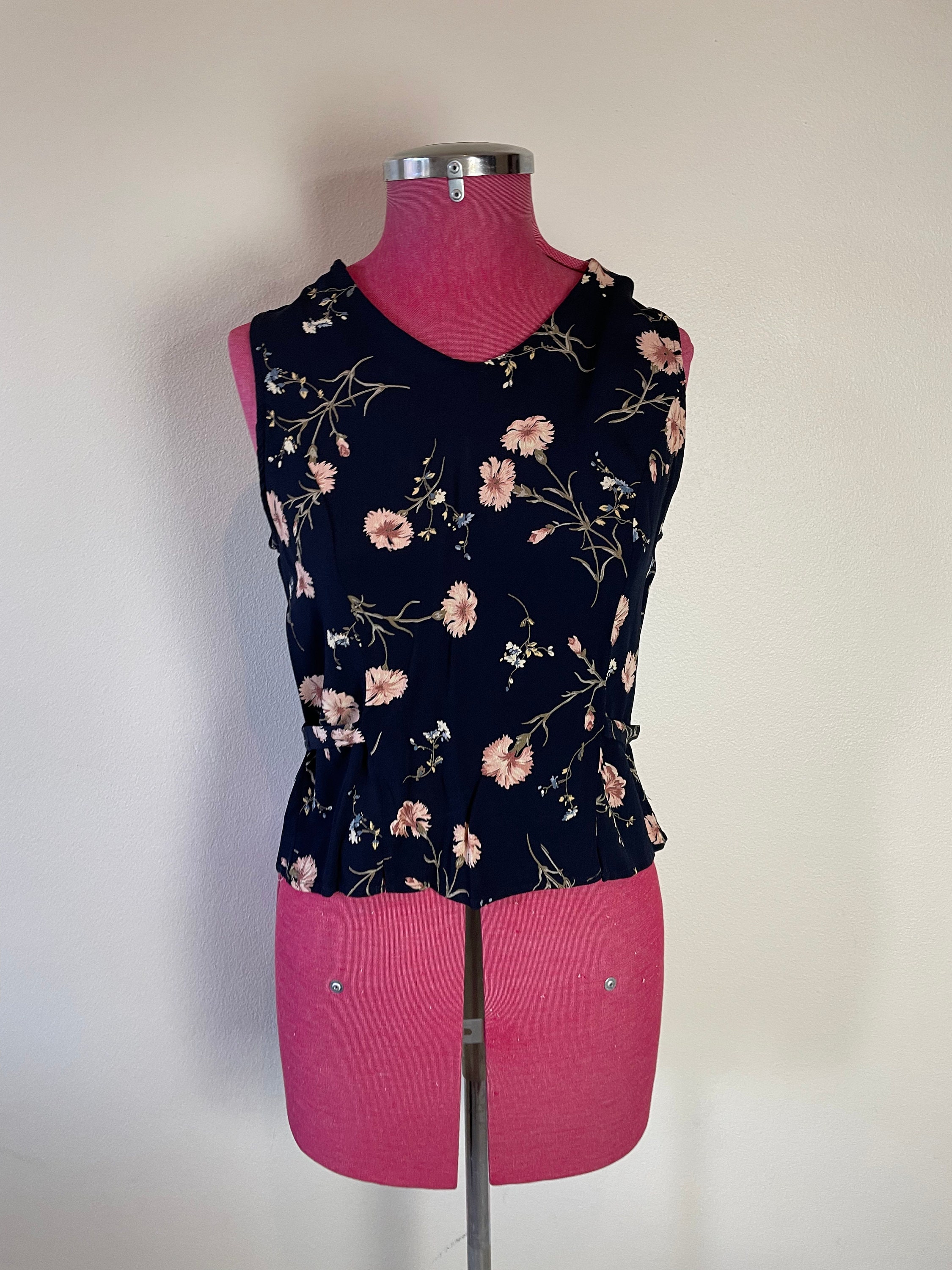 Sweet Liz Claiborne button up back blouse/ top with belt