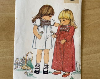 Butterick 3594 vintage 80er Kleid für Kleinkinder mit Smocking, Spitzenkragen und Puffärmeln Schnittmuster
