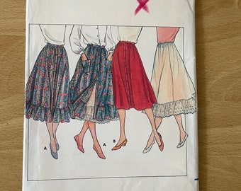 Butterick 4213 vintage jaren '80 uitlopende rok en petticoat met knoop aan de voorkant, zakken en optioneel ruches naaipatroon