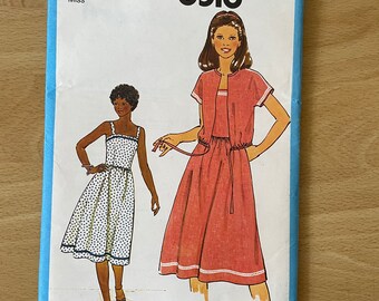 Simplicity 8518 vintage jaren 80 zomerjurk met aansluitend lijfje, aangerimpelde rok en schouderbandjes met jasje met kimonomouwen naaipatroon