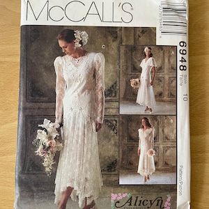 McCall&#39;s 6948 Vintage 90er Alicyn Taillierter Brautkleider mit Tropfen Taille, asymmetrischem Saum, Ärmeln und Rüschen Schnittmuster