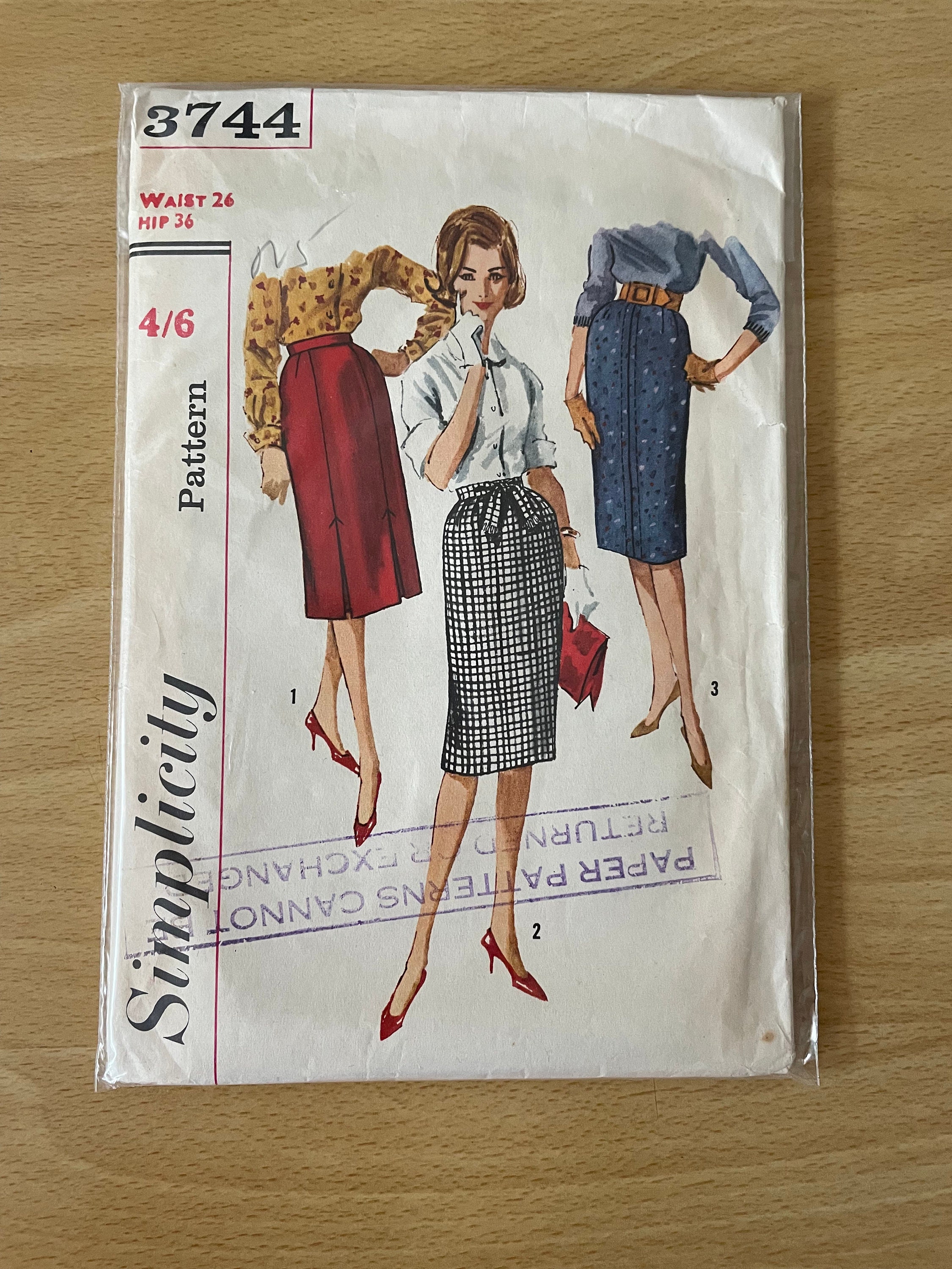 Amazon.com: Simplicity 3744 Size R5 14,16,18,20,22 : Arts
