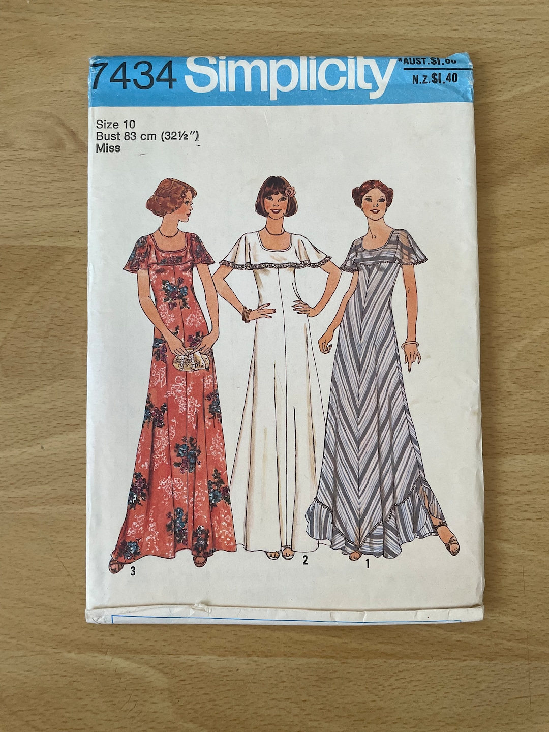 Simplicity 7434 Vintage 70s Scoop Neck Dress With Shoulder Ruffle ...