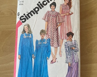 Camisón Simplicity 5330 vintage de los años 80 con ribete de encaje, volantes, mangas y bolsillos, además de chaqueta de cama con patrón de costura de apliques de encaje