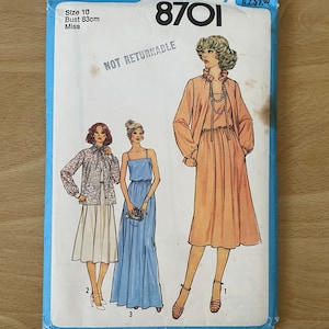 シンプリシティ 8701 ヴィンテージ 80 年代サマードレス、ショルダーストラップ、伸縮性のあるウエスト、立ち襟とタイアップ ボウのカーディガン、縫製パターン