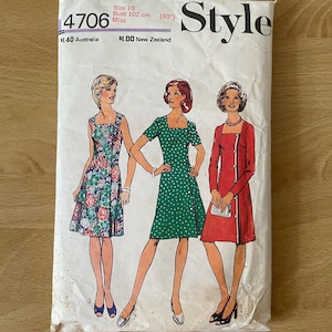 Style 4706 vintage 70s panelled dress with square neckline, side front button up, optional sleeves and trim sewing pattern