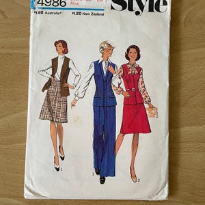 Style 4986 vintage 70s sleeveless cardigan, vest, skirt and trousers sewing pattern