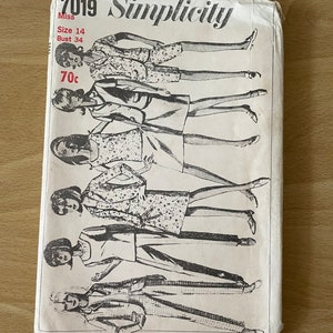 Simplicity 7019 vintage 60s scoop neck blouse, jacket, skirt and trousers sewing pattern size 14