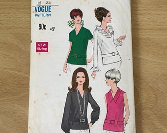 Vogue 7403 vintage jaren 60 blouse met ruches of puntkraag, optionele korte of lange mouwen met ruches of manchetten en riem naaipatroon