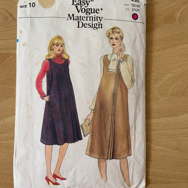 Vogue 7771 robe de maternité vintage avec col scoop et repli avant motif de couture