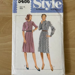 Puede incluir: Sobre de patrón de costura vintage con fondo blanco y el texto "3486 Style" en negro. El sobre presenta dos ilustraciones de mujeres con vestidos. El texto "Size 18 Miss" está en la esquina superior izquierda. El texto "$3.75 Australia*" y "$3.25 New Zealand" está en la esquina superior derecha.