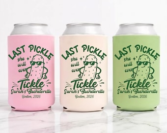 Enfriador de latas "Last Pickle She'll Ever Tickle", recuerdos personalizados para despedida de soltera, fundas divertidas personalizadas para latas, soporte para latas con temática de pepinillos