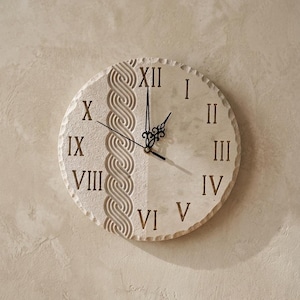 Brač Stone Wall Clock: Croatian Pleter Limestone Decor, Mediterranean Artisan Timepiece