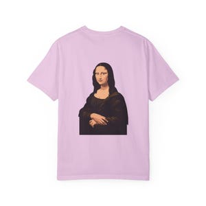 The back of a light pink t-shirt features a graphic of the Mona Lisa portrait.