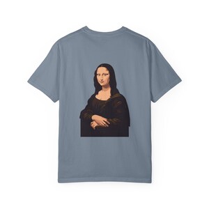 The back of a slate blue t-shirt displays a graphic of the Mona Lisa portrait.