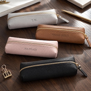 Personalisierte Federmäppchen aus Kunstleder, Stifttäschchen mit individuellem Namen, Bürogeschenk für Frauen Männer, Geschenk für Kollegen, Monogramm Schreibtischzubehör