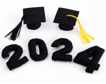 Formes de décoration pour l'obtention du diplôme 2024 - Choisissez parmi un jeu de chiffres « 2024 » et des capuchons pour planche de mortier avec glands