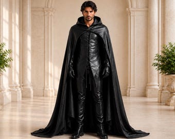 Zug-Länge Kapuzen-Schwarz-Cape-Set | Dunkel edle Spitze Weste Hose Handschuhe Stiefel | Handgefertigtes echtes komplettes Kostüm | Ren Fair Halloween Cosplay