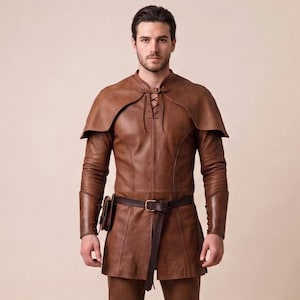 中世風レザーチュニックケープ｜レンジャースタイルにぴったりのレースアップジャケット、ショルダーケープ付き