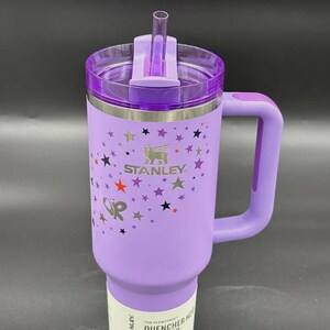 Stanley 40 oz Quencher H2.0 FlowState Tumbler – Purple Star Edition with Handle & Straw Bild 4