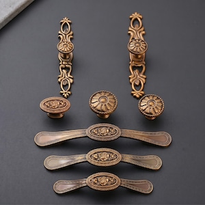 Poignées d'armoire en bronze vintage, poignées de tiroir fleuries, boutons de commode antiques Quincaillerie de meubles européens, poignées d'armoire