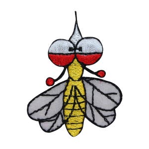 Può includere: Toppa ricamata da stirare con una mosca di cartone animato con grandi occhi rossi, corpo giallo e ali grigie.