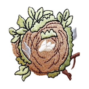 Peut inclure: Patch brodé représentant une rose brune avec des feuilles vertes. La rose est détaillée avec des points de couture bruns et les feuilles sont d'un vert clair.