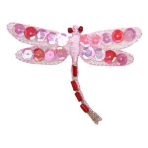 Peut inclure: Applique de libellule en sequins rose et rouge avec une queue perlée. Ce patch thermocollant est parfait pour ajouter une touche de fantaisie aux vêtements, aux sacs ou à la décoration de la maison.
