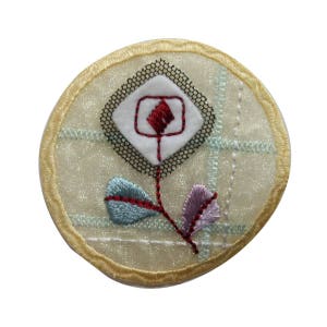 ID 6133 Abstract Flower Badge Patch Circle Garden Embroidered Iron On Applique