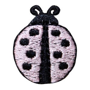 Può includere: Toppa ricamata di coccinella rosa e nera.
