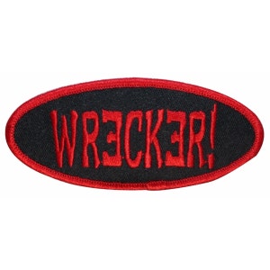 Könnte beinhalten: Schwarzer ovaler Patch mit rotem gesticktem Text, der "WRECKER!" lautet.