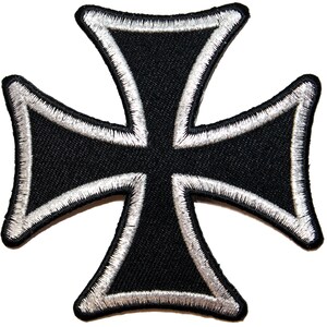 Könnte beinhalten: Schwarzer Eisernes Kreuz-Patch mit silbernem Umriss. Der Patch ist gestickt und hat einen genähten Rand.