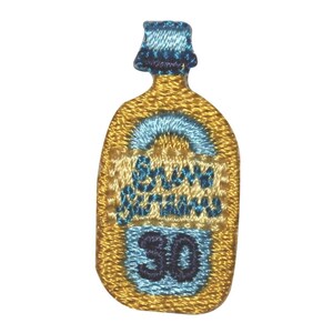 Può includere: Toppa ricamata di una bottiglia gialla con un'etichetta blu su cui è scritto "Crown Royal" e "30" in lettere blu.