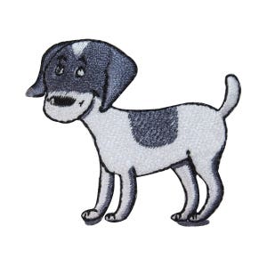 Può includere: Un cane di cartone animato bianco e nero con il naso e gli occhi neri. Il cane è in piedi su tutte e quattro le zampe e ha un corpo bianco con una macchia nera sulla schiena.