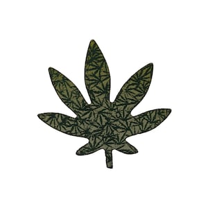 Puede incluir: Una hoja de marihuana verde con un patrón detallado de hojas más pequeñas.