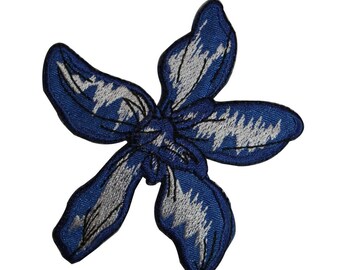 ID 6592 Blue Lily Flower Patch Iris Blossom Garden Embroidered
