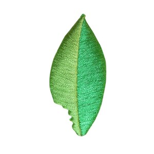 Può includere: Una foglia ricamata verde con un centro verde chiaro e un bordo esterno verde scuro.