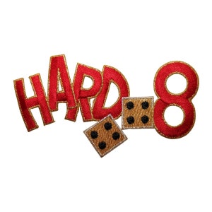 Peut inclure: Patch brodé rouge avec le mot "HARD 8" et deux dés dorés avec des points noirs.