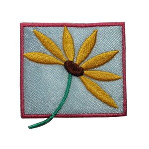 ID 6976 Daisy Flower Badge Patch Garden Symbol Grow Embroidered Iron On Applique