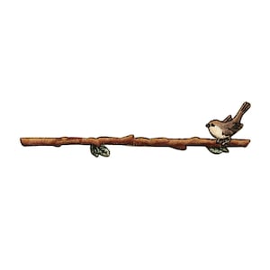 Könnte beinhalten: Ein brauner Vogel sitzt auf einem Ast mit grünen Blättern.