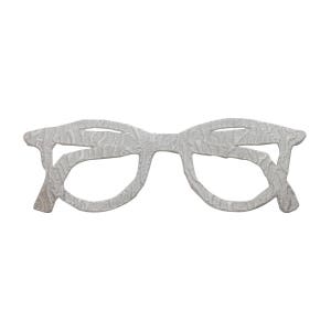 Peut inclure: Lunettes en dentelle blanche avec un motif délicat et complexe. Les lunettes ont un style classique et rétro.
