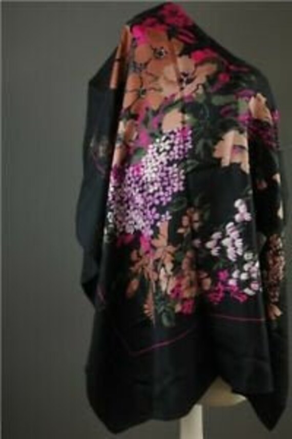 Christian Dior Scarf. Dior Floral Scarf clothing