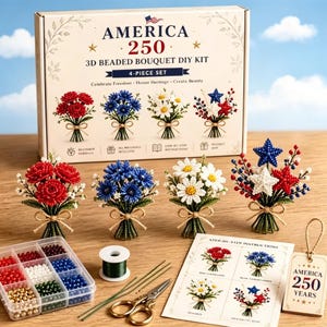 Puede incluir: Un kit de bricolaje de 4 piezas para crear ramos de cuentas 3D. Incluye cuentas, alambre e instrucciones para hacer ramos de rosas rojas, acianos azules, margaritas blancas y estrellas. La caja dice "AMERICA 250" y "Celebra la libertad, honra la herencia, crea belleza."