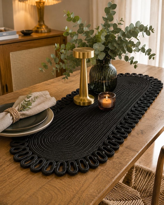 Ovaler Tischläufer aus schwarzem Juteseil (30 x 80 cm), Boho-Stil, Tischset mit Stickerei aus gewebter Jute, rustikale Tischdecke