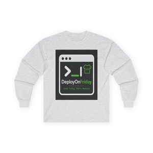DeployOnFriday terminalkod grafik långärmad t-shirt | programmerare devops humor