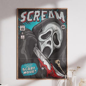 Könnte beinhalten: Ein rechteckiges Wandposter mit einer Illustration im Comic-Stil der Figur Ghostface aus Scream. Die Gestalt trägt eine schwarze Kapuzenrobe und hält ein silbernes Messer, von dessen Klinge rotes Blut tropft. Der Text lautet SCREAM und WHAT'S YOUR FAVORITE SCARY MOVIE?
