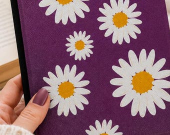 Purple Daisy Kindle Case, Floral Kindle Cover, Kindle Paperwhite Case, Cute Flower Kindle Case, Book Lover Gift for Her, Cottagecore Kindl