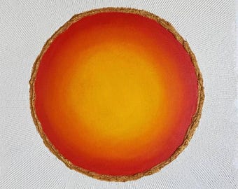 Minimalistisch modern schilderij witte achtergrond met textuur, geelrode bol met gouden omtrek