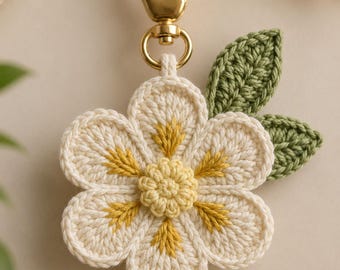 Elegant White Flower Crochet Keychain Pattern PDF – Floral Bag Charm & Keyring Tutorial