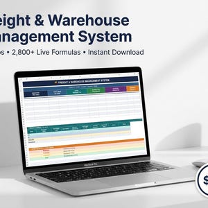 Könnte beinhalten: Ein Laptop zeigt eine Tabelle mit dem Titel "Freight & Warehouse Management System". Der Bildschirm zeigt Datentabellen mit farbigen Überschriften. Der Text zeigt 14 Registerkarten, über 2.800 Live-Formeln und sofortigen Download. Eine Maus und ein Stifthalter sind ebenfalls sichtbar.